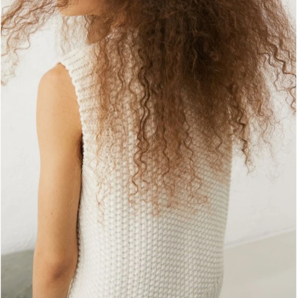 ⛔SOLD⛔🆕️ NWT H&M Knit Sweater Vest in 'White' - Picture 6 of 14